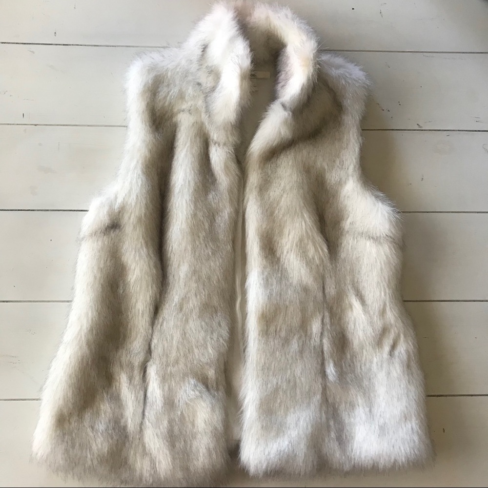 Faux fur vest. Perfect for fall/winter.